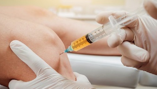 knee receiving an injection